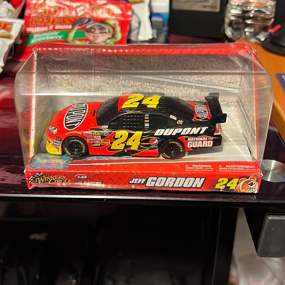 Jeff Gordon Winners Circle 1:43 die cast car new in box never opened